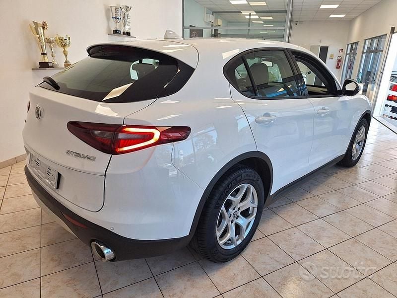 Usata Alfa Romeo Stelvio Business 190 CV (139 kW) 2021 Bianco SUV