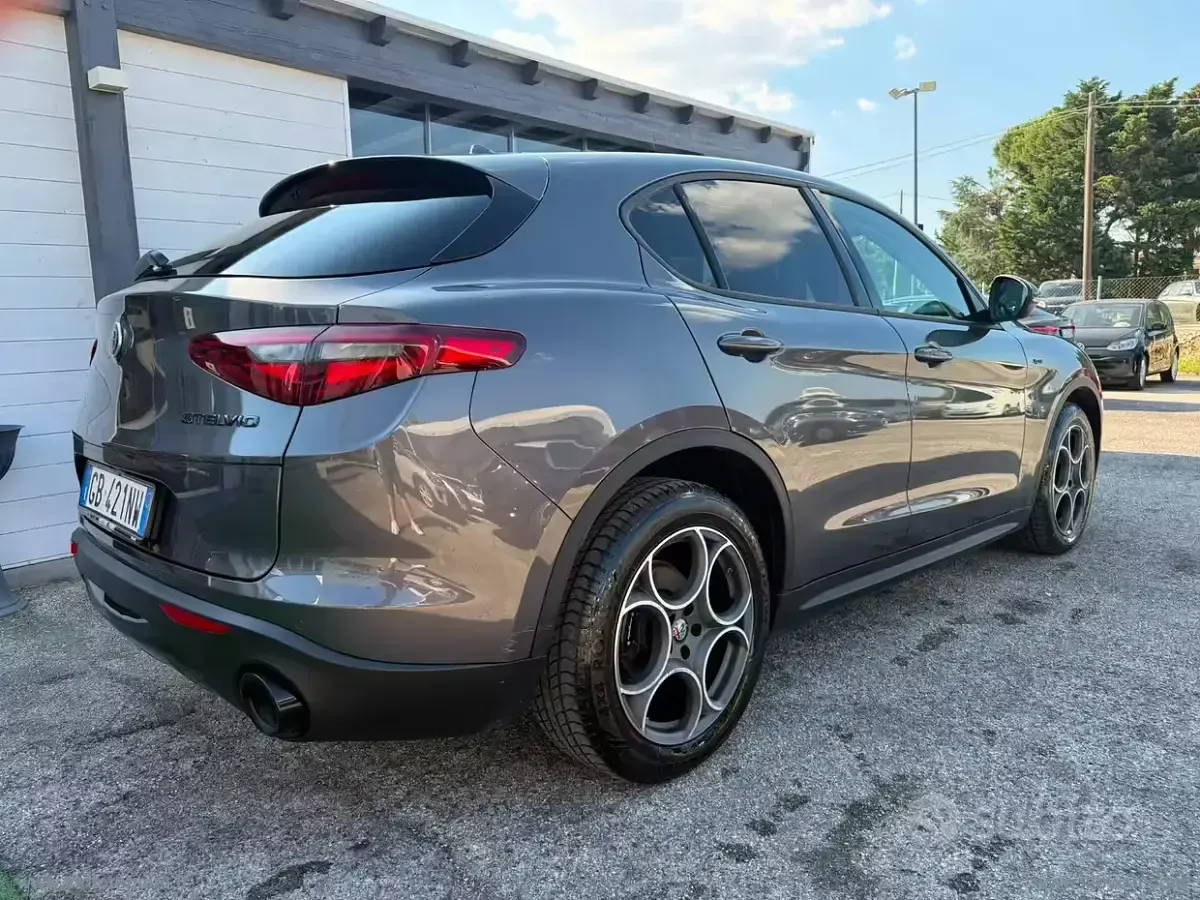 Usata Alfa Romeo Stelvio Sprint 190 CV (139 kW) 2020 Grigio SUV
