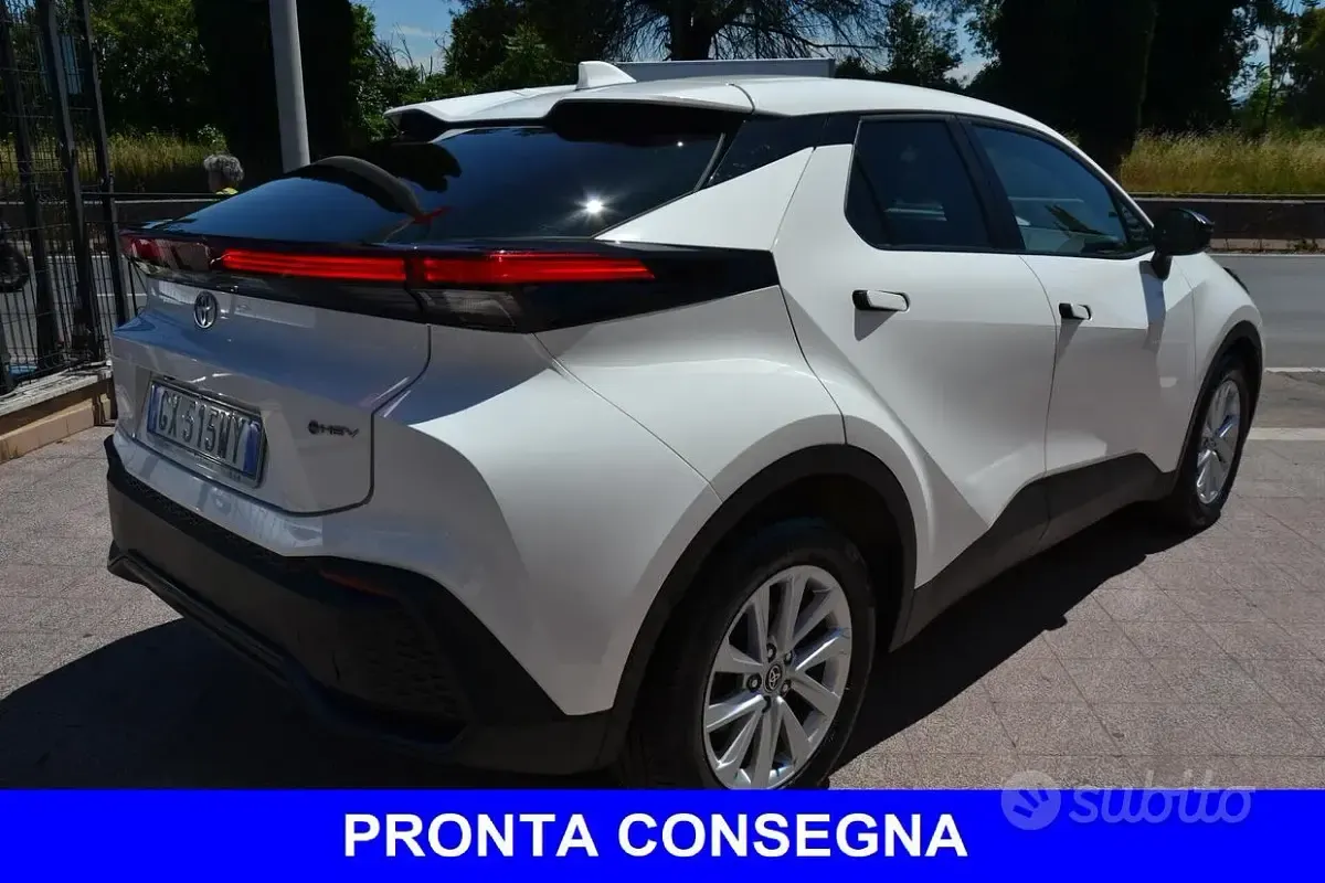 Usata Toyota C-HR 98 CV (72 kW) 2025 Bianco SUV