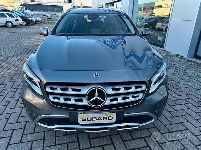 Usata Mercedes GLA200 136 CV (100 kW) 2018 Grigio SUV
