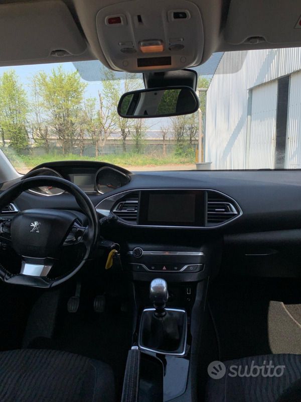 Usata 2016 Peugeot 308 Due volumi | 6700 € (Ottimo prezzo) - Immagine 1/4