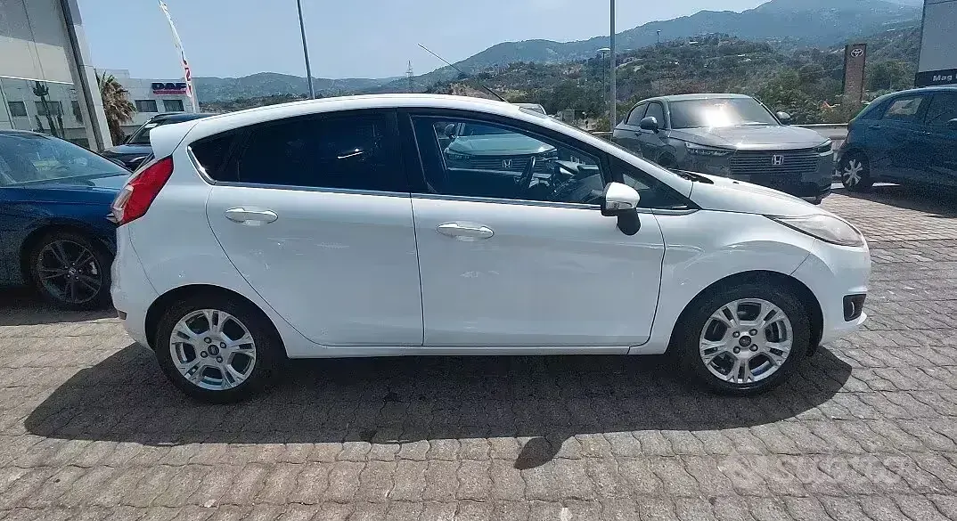 Usata Ford Fiesta Business Edition 75 CV (55 kW) 2017 Bianco Utilitaria