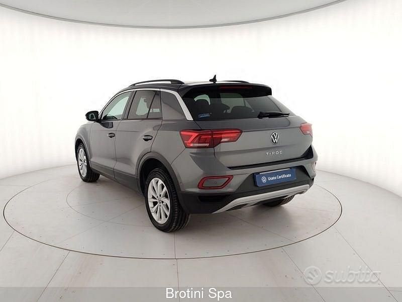 Usata VW T-Roc Life 150 CV (110 kW) 2022 Grigio SUV