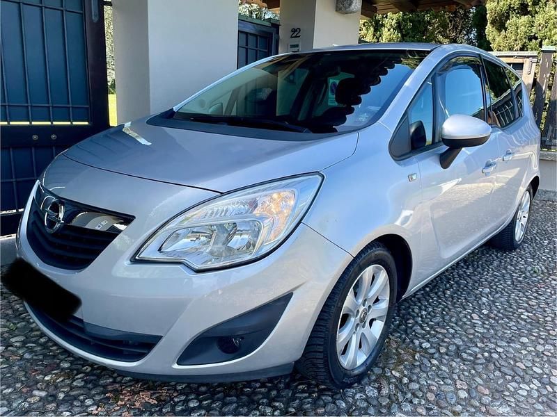 Occasion Opel Meriva Cosmo 101 ch (74 kW) 2012 Argent Monospace