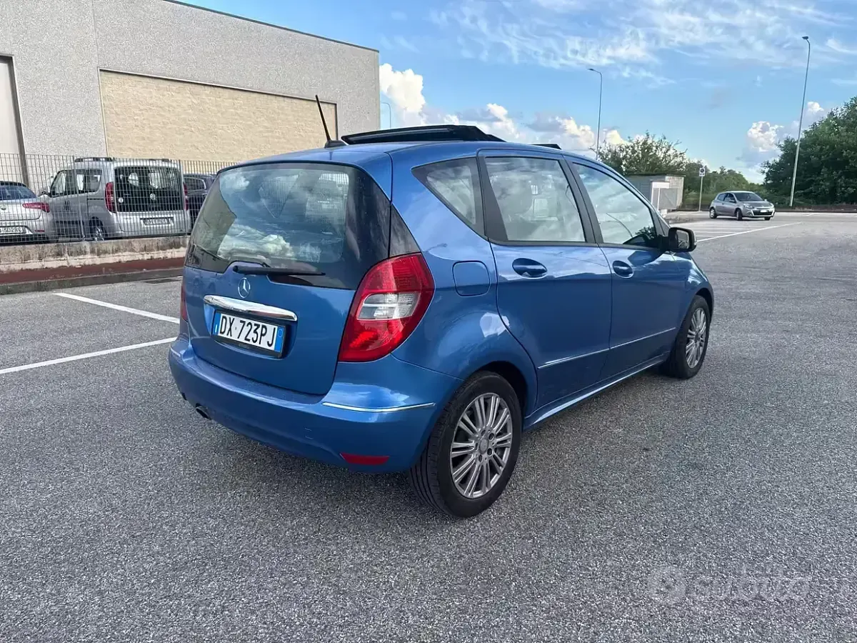 Usata Mercedes A150 Elegance 95 CV (69 kW) 2009 Blu Berlina