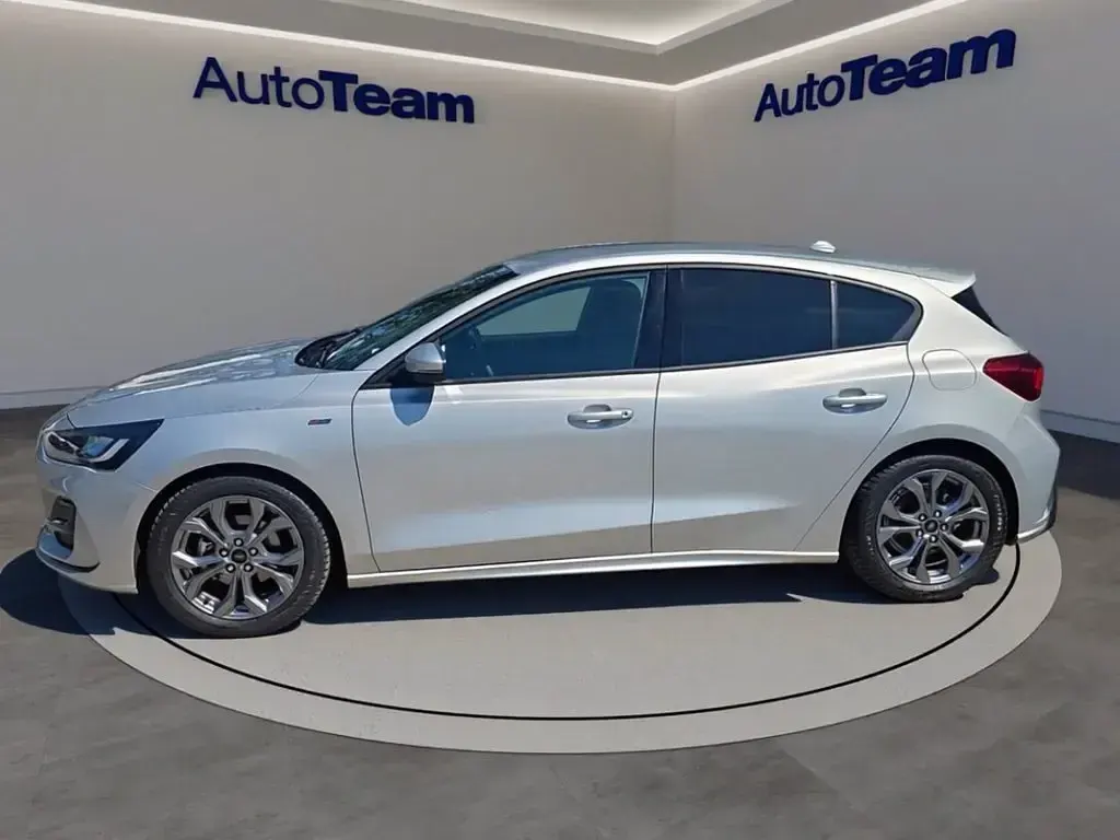Käytetty Ford Focus ST-Line 155 HP (114 kW) 2025 Hopea Sedan