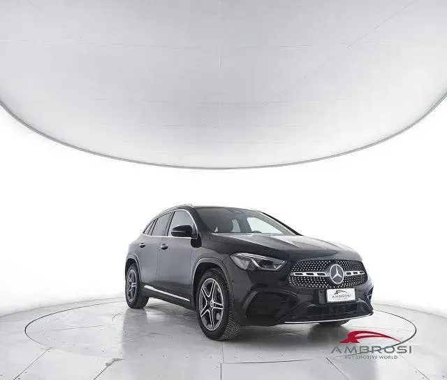 Usata Mercedes GLA200 AMG Line Premium 150 CV (110 kW) 2023 Nero SUV
