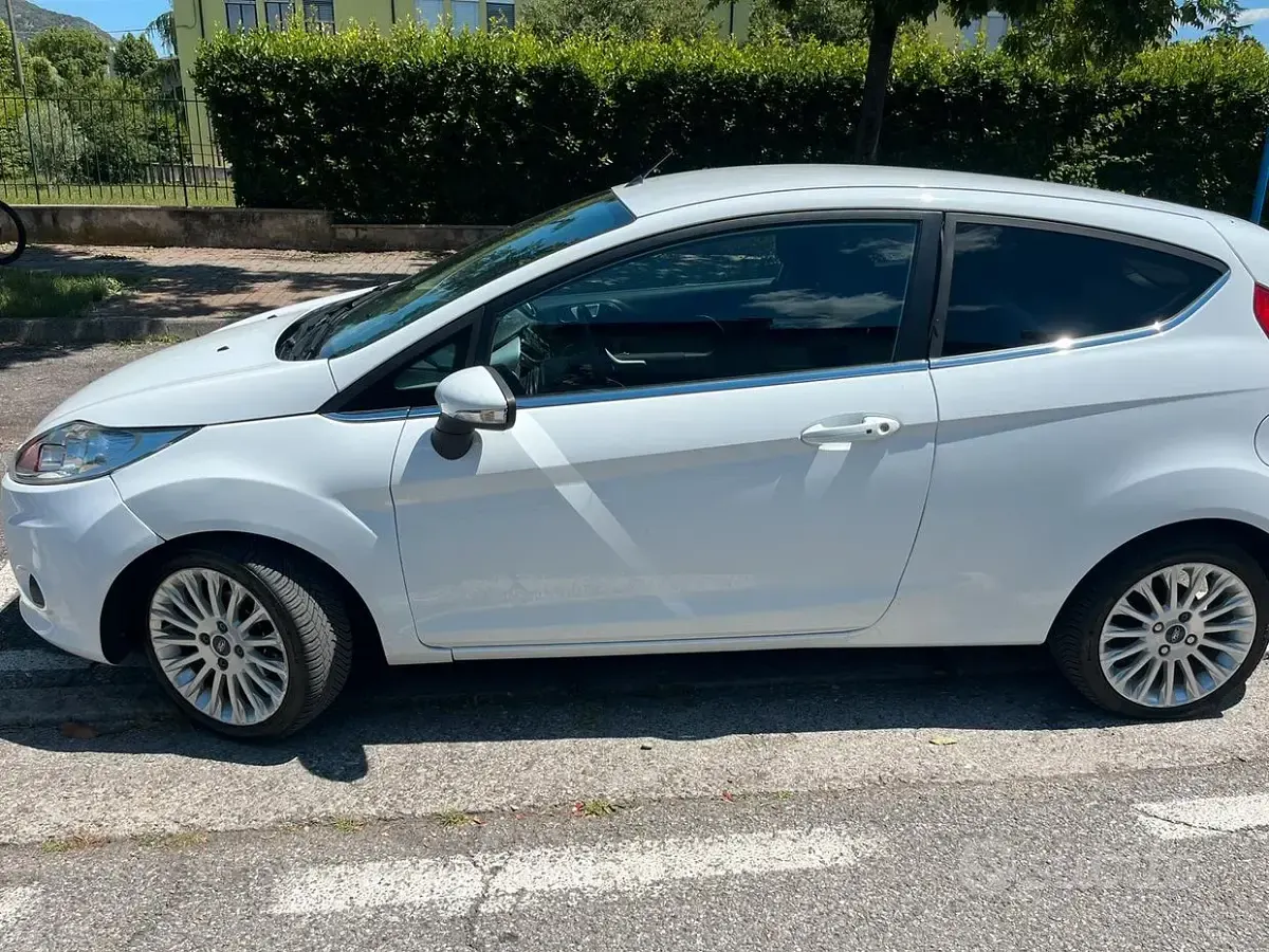 Usata Ford Fiesta 2012 Bianco Berlina