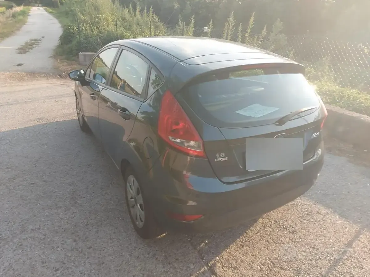 Usata Ford Fiesta 90 CV (66 kW) 2010 Berlina