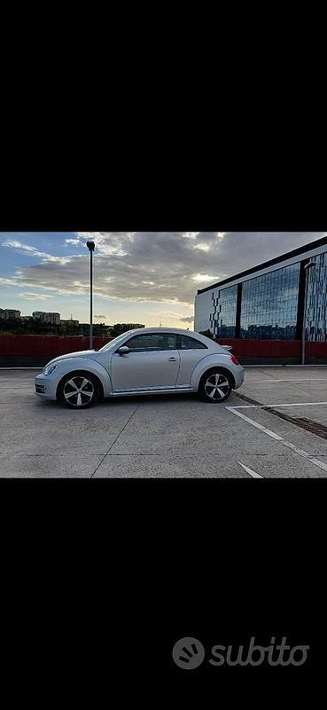 Usata VW Beetle 105 CV (77 kW) 2012 Grigio Utilitaria