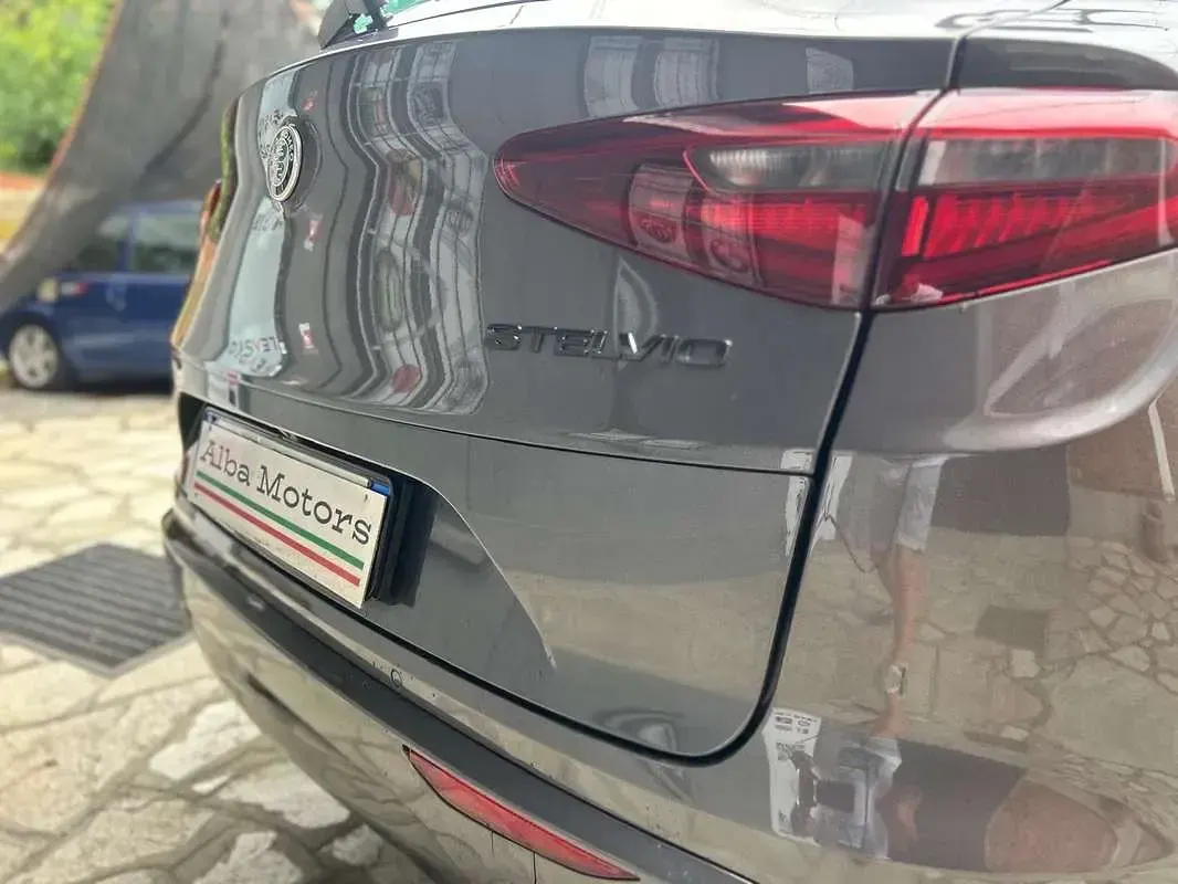 Usata Alfa Romeo Stelvio Veloce 209 CV (153 kW) 2021 SUV