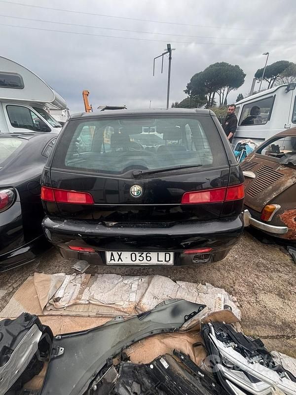 Usata Alfa Romeo 145 120 CV (88 kW) 1997 Nero Utilitaria