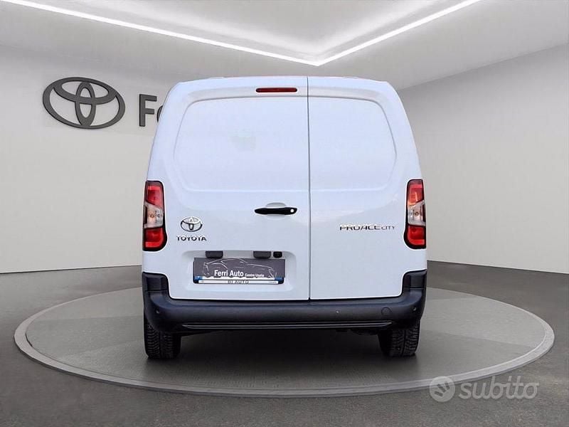 Usata Toyota Proace City City 131 CV (96 kW) 2022 Bianco Monovolume