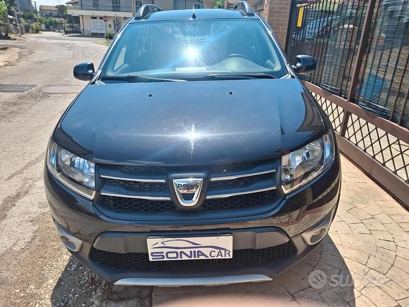 Nero Usata 2014 Dacia Sandero Prestige Due volumi | 6999 € (Buon prezzo) - Immagine 1/4