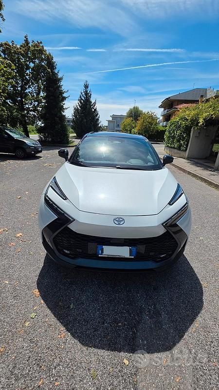 Usata Toyota C-HR Lounge 152 CV (111 kW) 2024 Bianco SUV