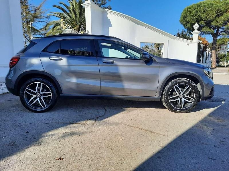 Grigio Usata 2018 Mercedes GLA200 Premium SUV | 13.990 € (Super prezzo) - Immagine 1/4