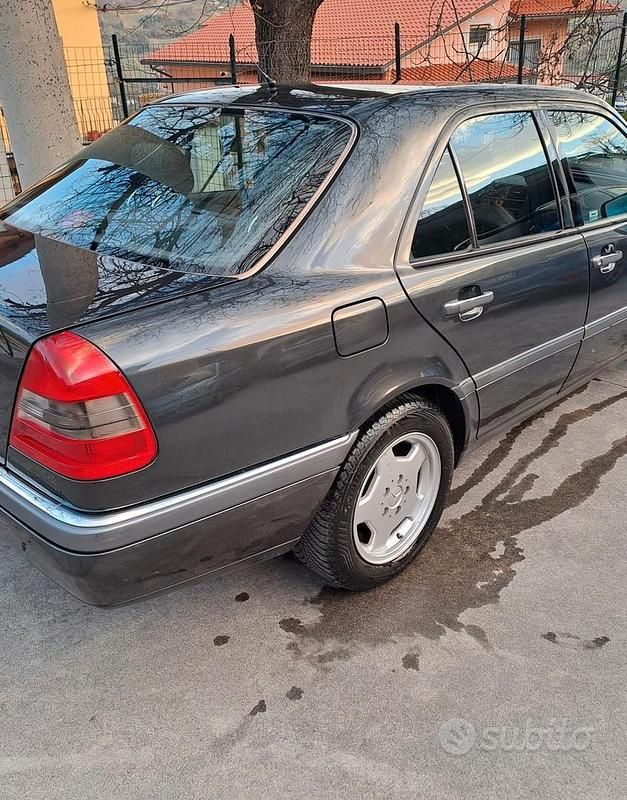 Usata Mercedes 180 Elegance 1995 Nero Berlina