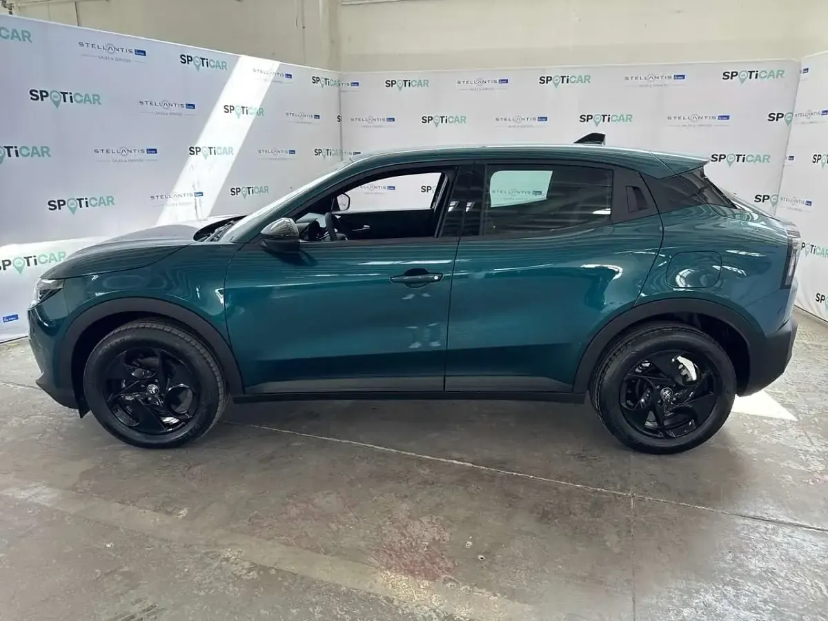 Usata Alfa Romeo Junior 145 CV (106 kW) 2024 Blu/azzurro SUV