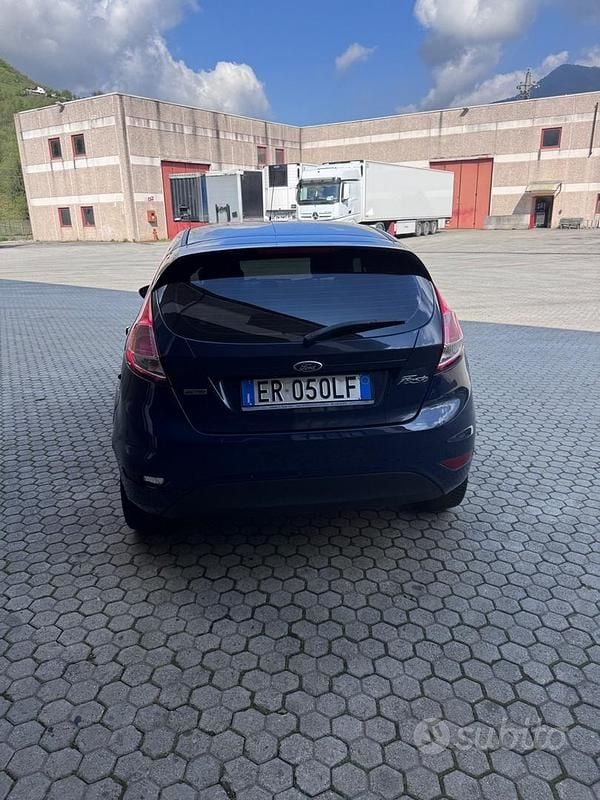 Usata Ford Fiesta Titanium 75 CV (55 kW) 2013 Bianco Utilitaria