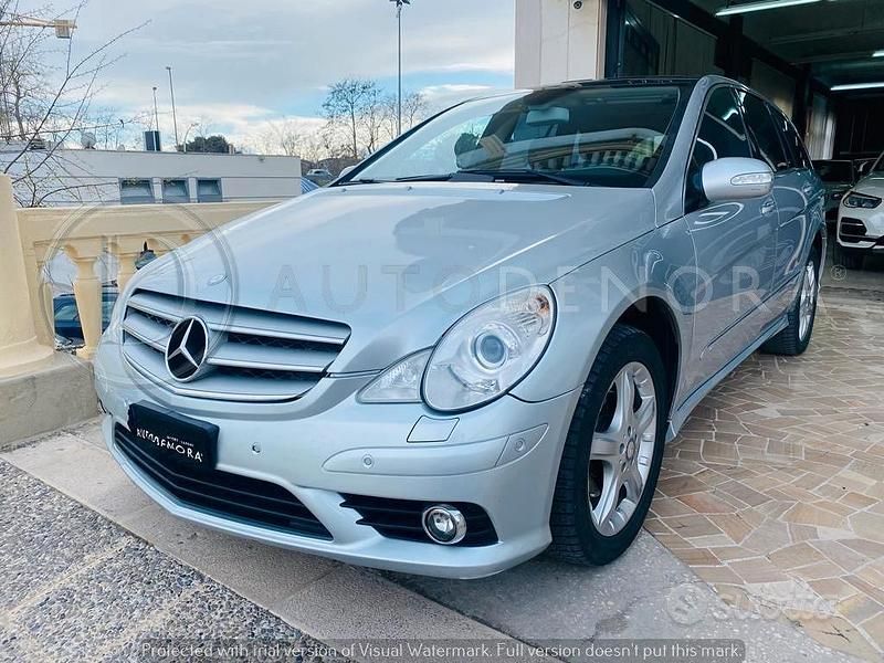 Usata Mercedes R320 224 CV (164 kW) 2008 Grigio Monovolume
