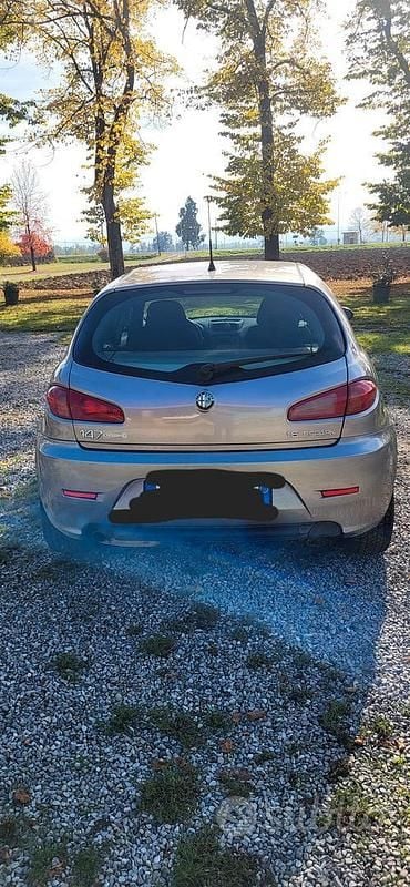 Usata Alfa Romeo 147 120 CV (88 kW) 2008 Grigio Utilitaria