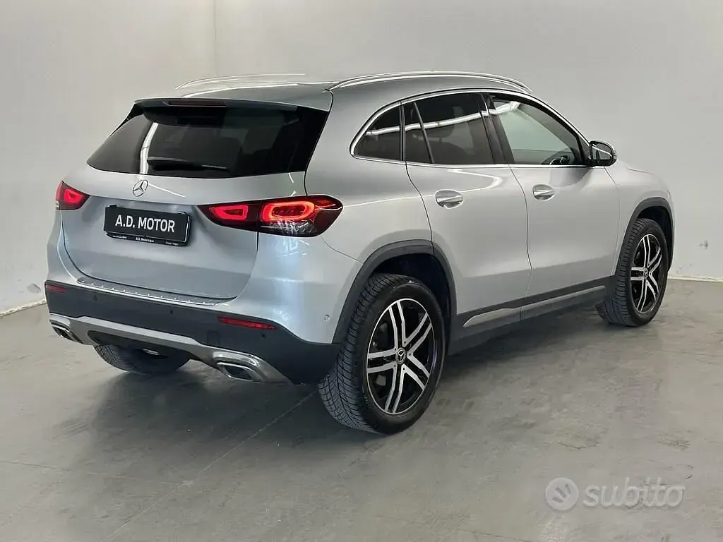 Usata Mercedes GLA200 Business 150 CV (110 kW) 2022 Argento SUV