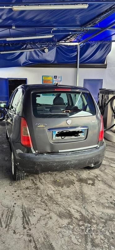 Usata Lancia Musa 90 CV (66 kW) 2005 Marrone Monovolume