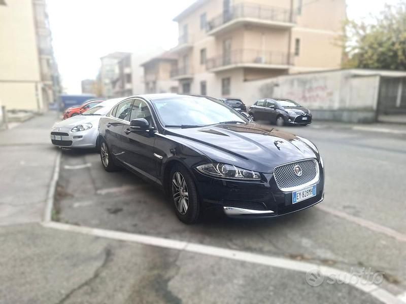 Usata Jaguar XF Luxury 200 CV (147 kW) 2015 Nero Berlina