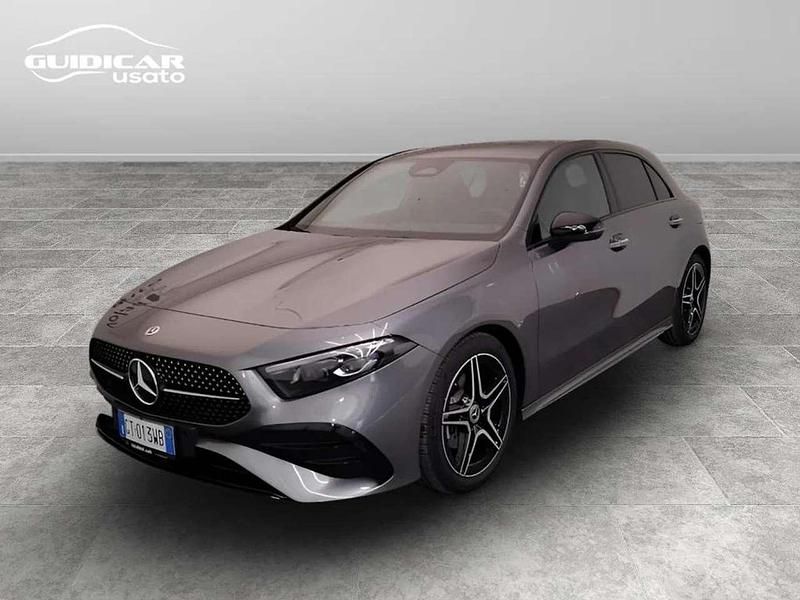 Grigio Usata 2024 Mercedes A180 Advanced Plus Tre volumi | 34.500 € (Buon prezzo) - Immagine 1/4