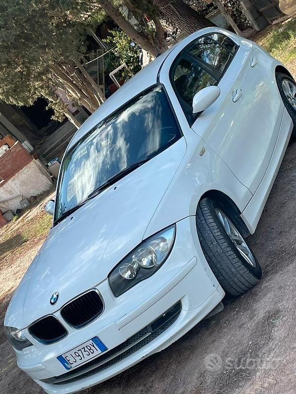 Begagnad BMW 118 143 HK (105 kW) 2010 Vit Halvkombi