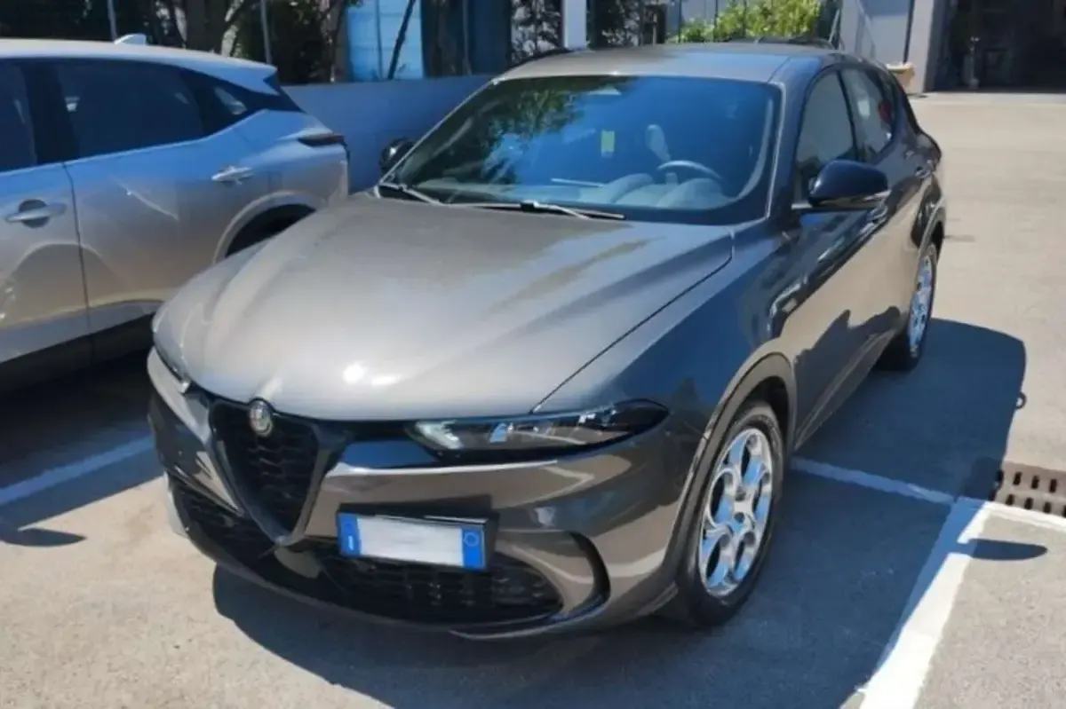 Usata Alfa Romeo Tonale Sprint 131 CV (96 kW) 2023 Grigio vesuvio SUV
