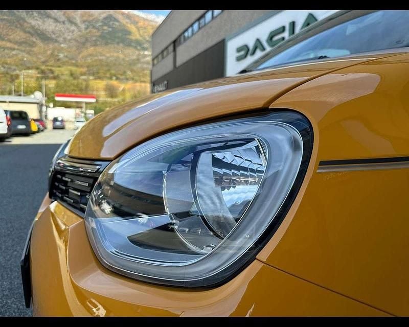 Usata Renault Twingo Techno 30 kW (42 CV) 2022 Arancione Utilitaria