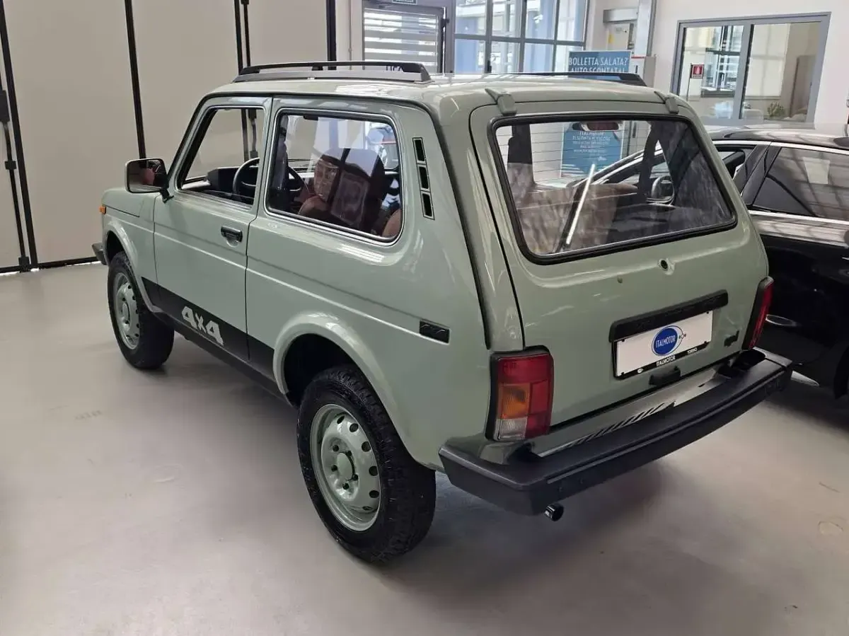 Usata Lada niva 80 CV (58 kW) 2001 Verde SUV