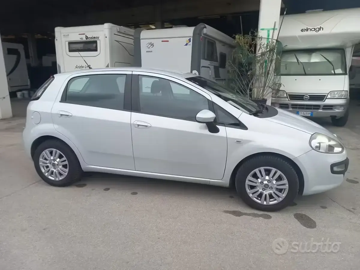 Usata Fiat Grande Punto 75 CV (55 kW) 2011 Grigio Utilitaria