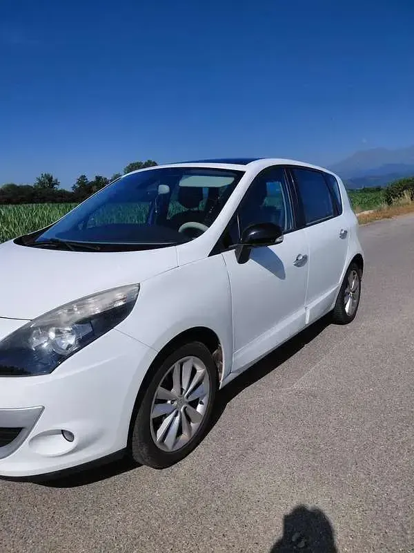 Usata Renault Scénic III Luxe 110 CV (80 kW) 2012 Bianco Monovolume