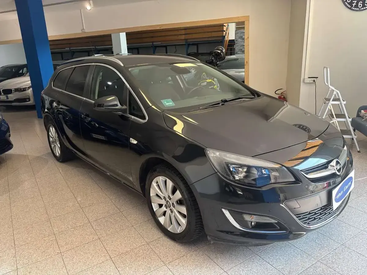 Usata Opel Astra Cosmo 110 CV (80 kW) 2014 Nero Station wagon
