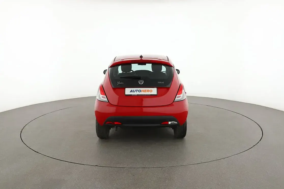 Usata Lancia Ypsilon Silver 70 CV (51 kW) 2022 Rosso Utilitaria