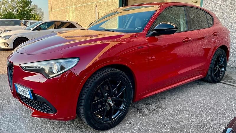 Usado Alfa Romeo Stelvio Sprint 190 CV (139 kW) 2022 Rojo SUV