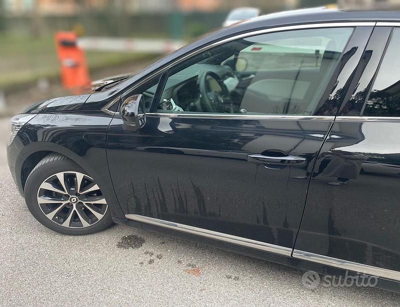 Usata Renault Clio V Techno 100 CV (73 kW) 2023 Nero Berlina