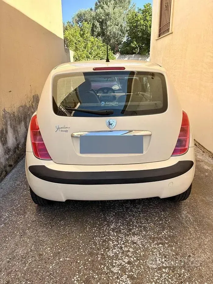Usata Lancia Ypsilon 60 CV (44 kW) 2004 Utilitaria