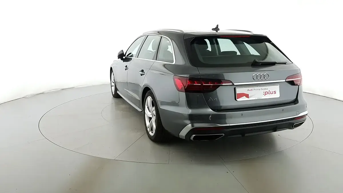 Begagnad Audi A4 S-Line 163 HK (119 kW) 2024 Grå Kombi