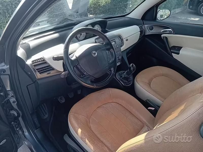 Usata Lancia Ypsilon 70 CV (51 kW) 2005 Utilitaria