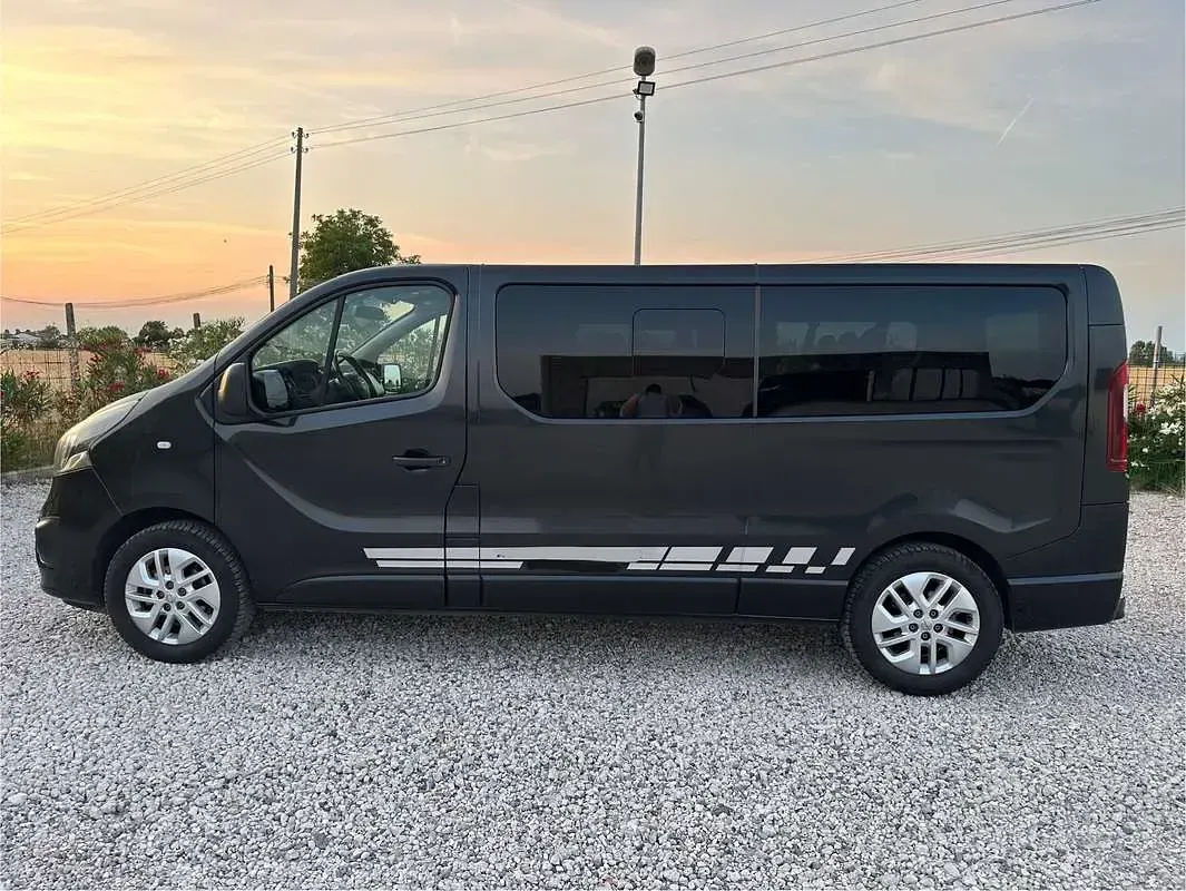 Usata Opel Vivaro 145 CV (106 kW) 2018 Nero Monovolume