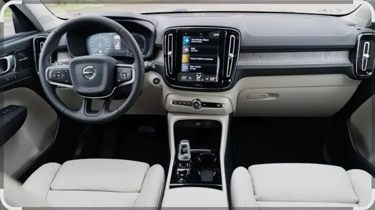 Usata Volvo XC40 Inscription 197 CV (144 kW) 2022 Blu/azzurro SUV