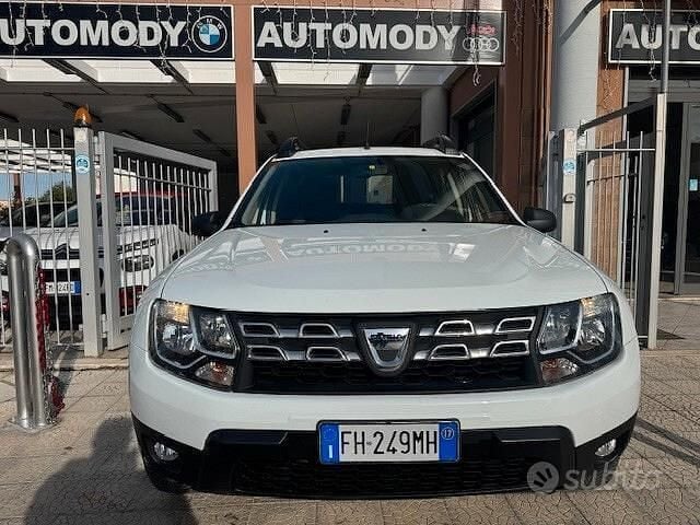 Usata Dacia Duster Lauréate 110 CV (80 kW) 2017 Bianco SUV