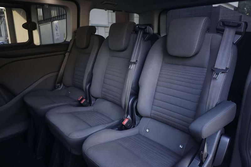 Usata Ford Tourneo 185 CV (136 kW) 2020 Grigio Monovolume