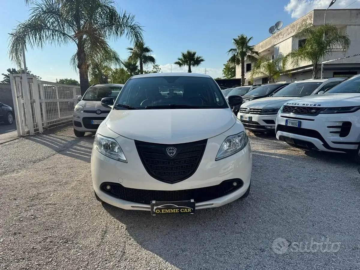 Usata Lancia Ypsilon 69 CV (50 kW) 2015 Bianco Utilitaria