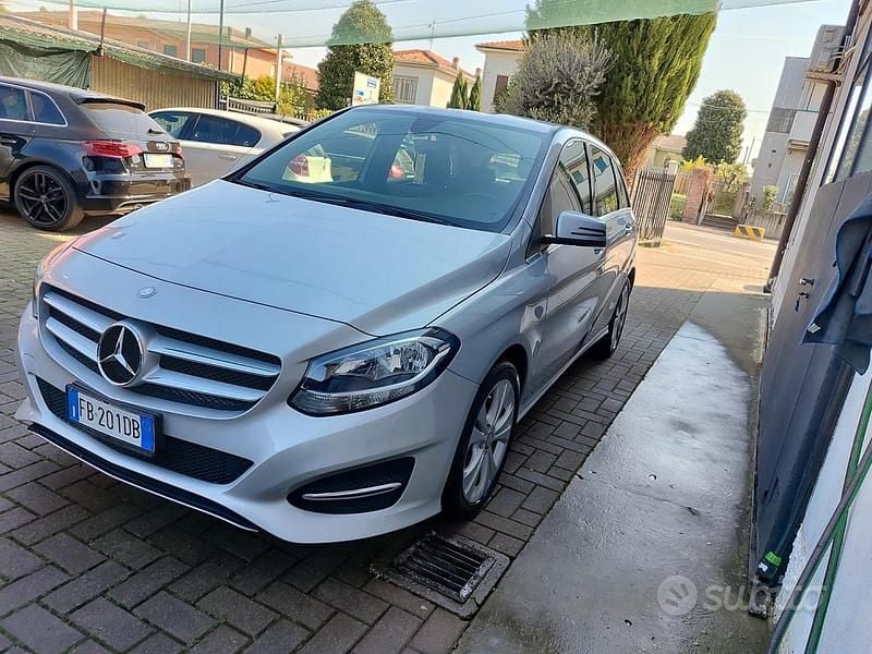 Usata Mercedes B180 Executive 109 CV (80 kW) 2015 Grigio Monovolume