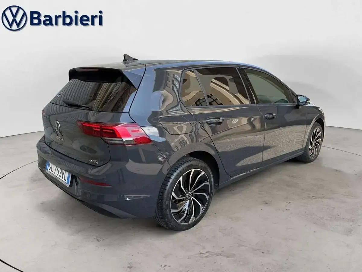 Brugt VW Golf VIII Life 110 HK (80 kW) 2023 Grå Hatchback