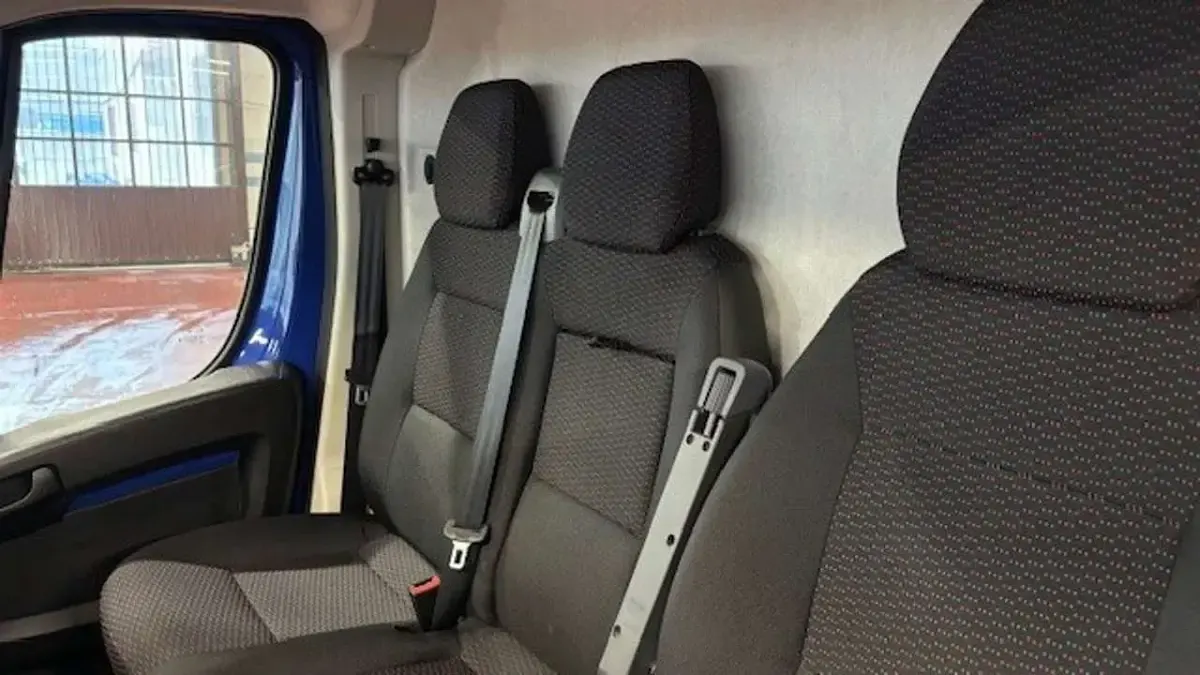Usata Peugeot Boxer S 140 CV (102 kW) 2024 Blu/azzurro Furgone